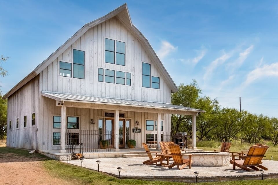 N.K. Harper Barnhouse with an amazing fire pit under the massive star-filled sky
