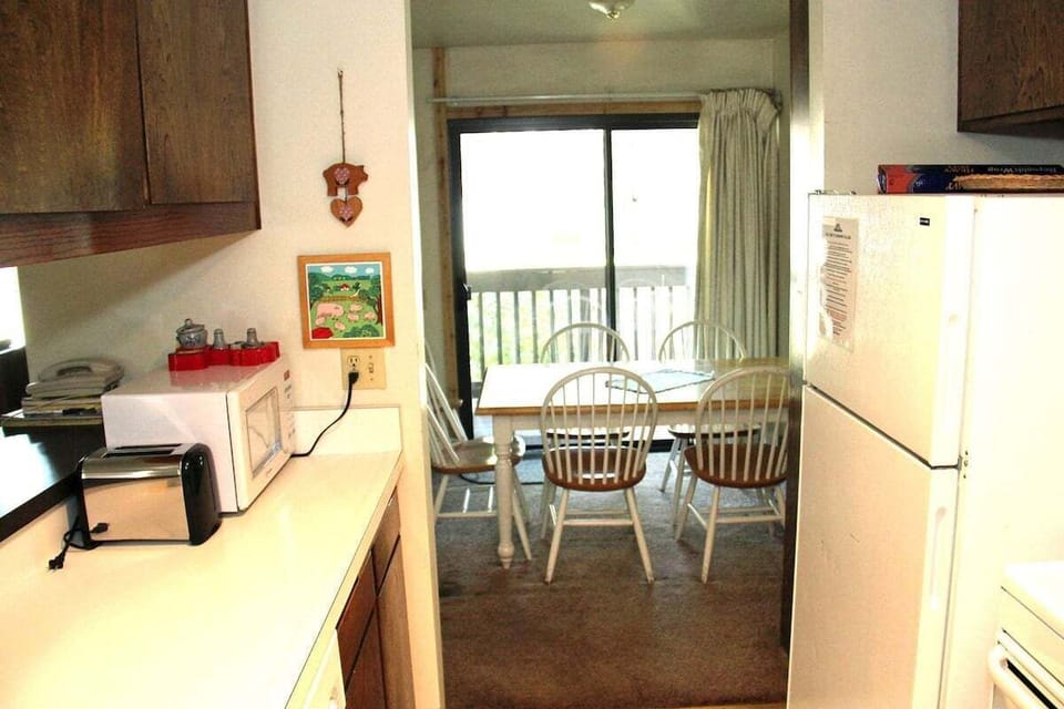 Mammoth Lakes Rental Sunshine Village 137 - Kitchen Towards Dining Room