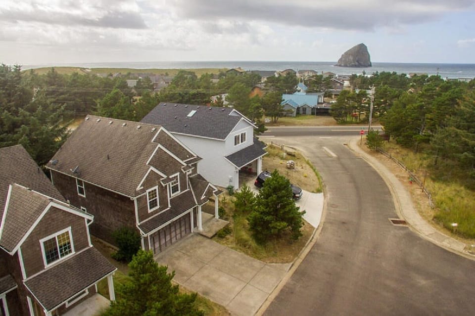 2 Blocks to the Beach