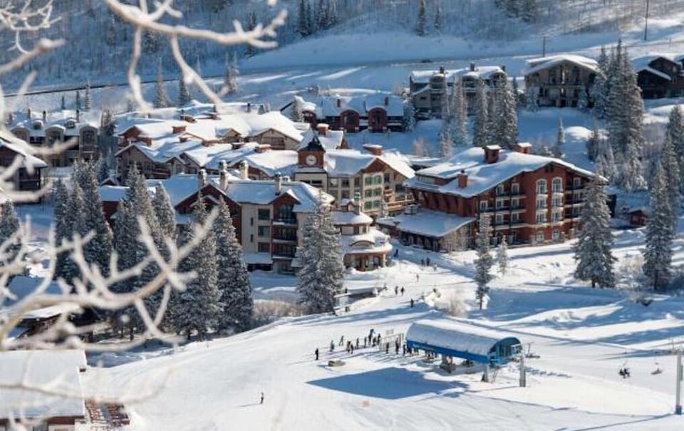 True ski-in / ski-out convenience.