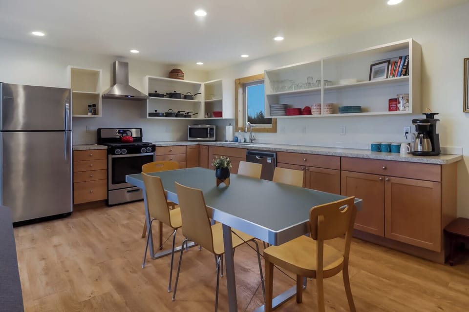 Kitchen/Dining area