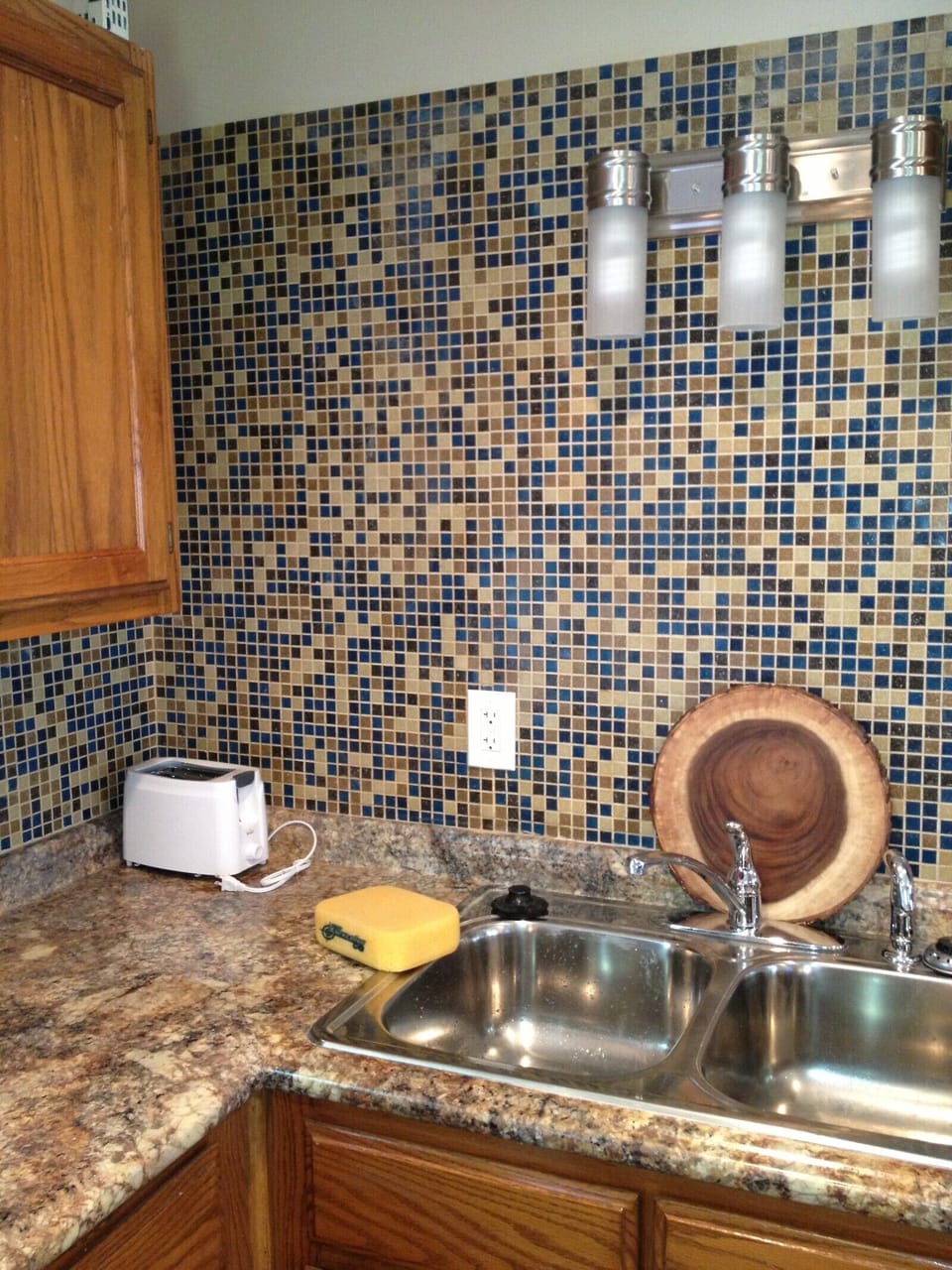 Full Kitchen with dishwasher, microwave, electric stove refrigerator/icemaker