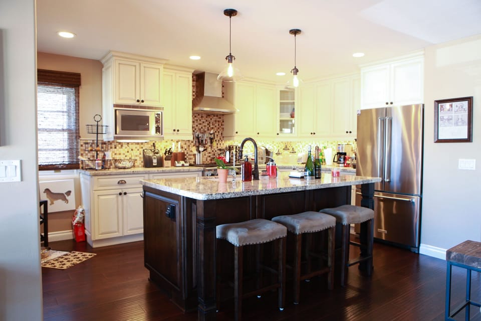 Kitchen and bar seating area