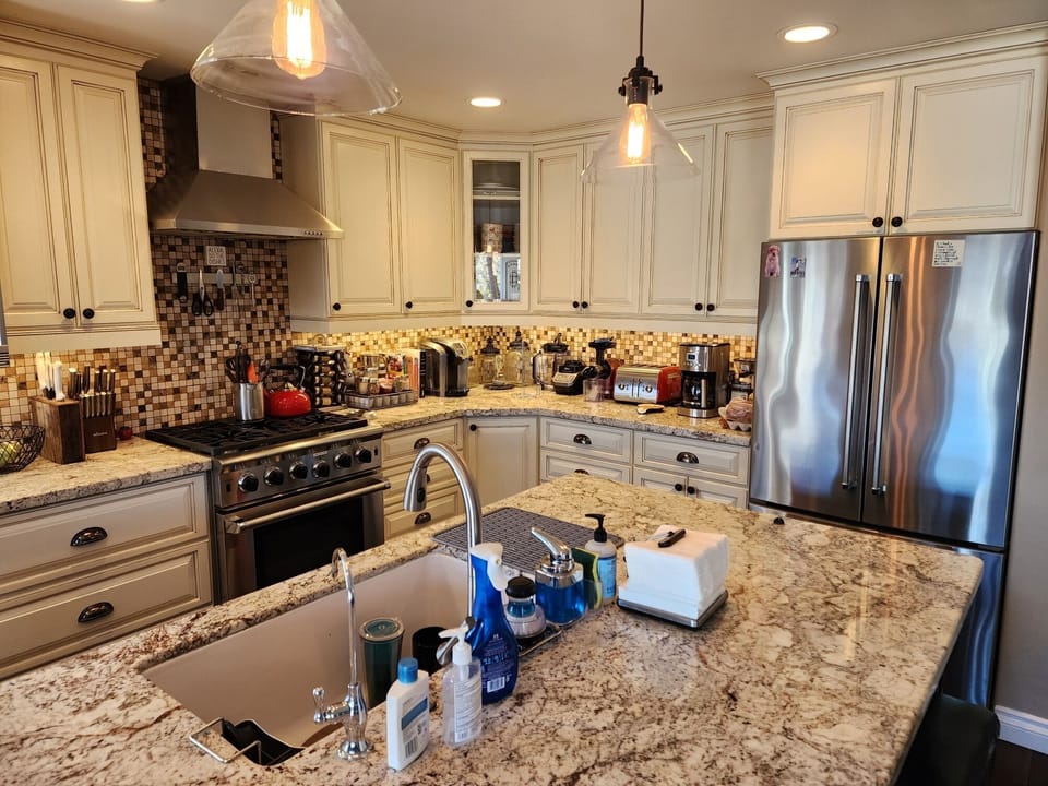Fully stocked kitchen will all supplies.  New dishwasher.  Big, clean, fridge.