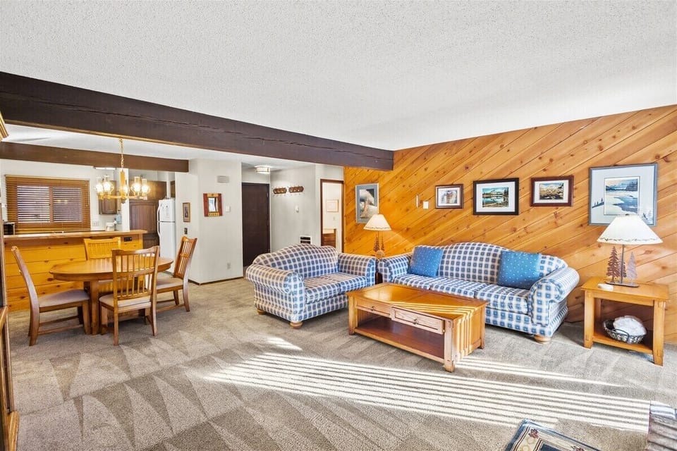Open floor plan livng area
