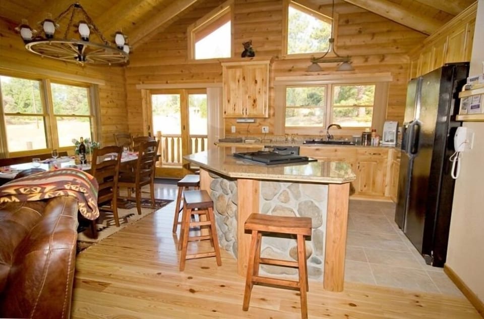 Spacious culinary kitchen and dining area for the entire family.