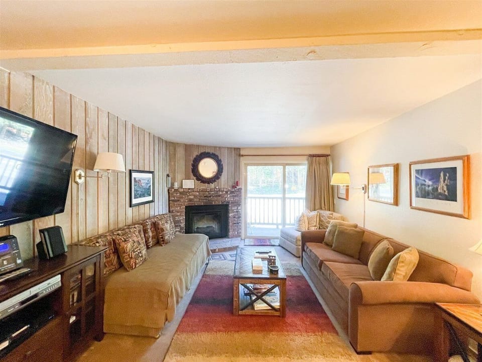 Mammoth Condo Rental Chamonix 53 - Living Room