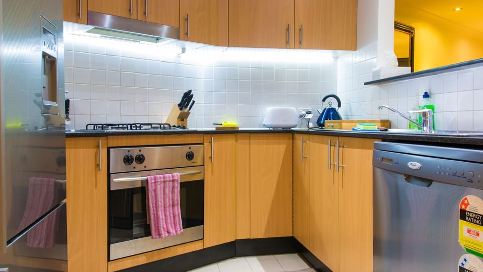 Full gourmet kitchen