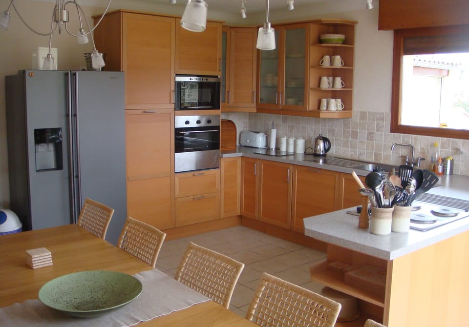 Luxury Kitchen - seats 10