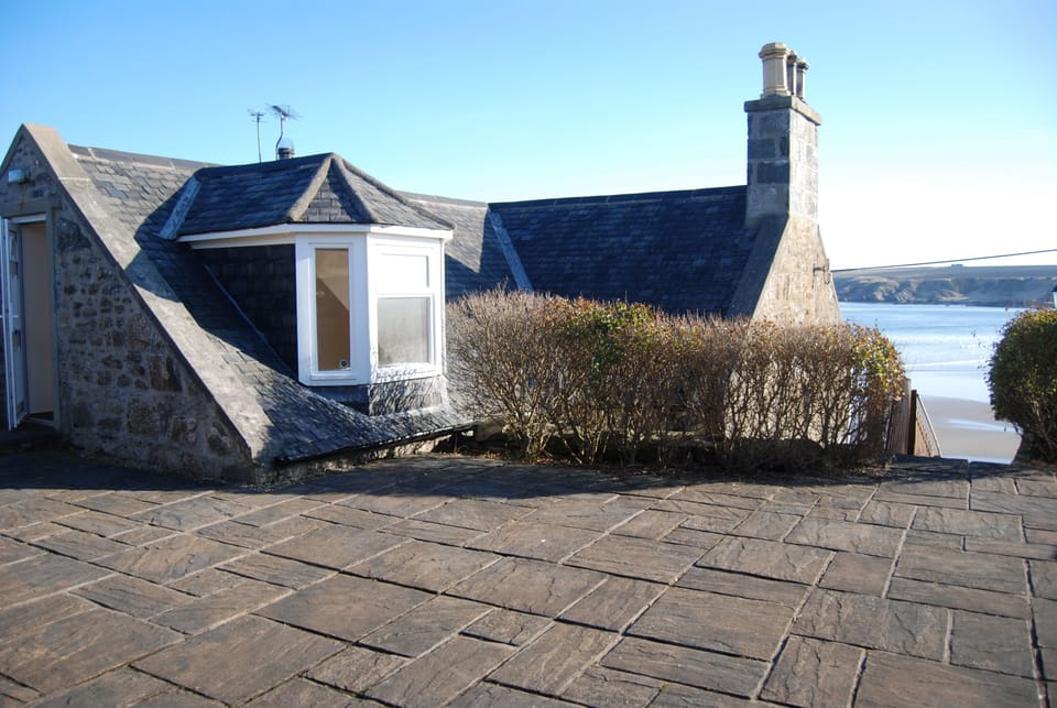 Private terrace with views overlooking the beach