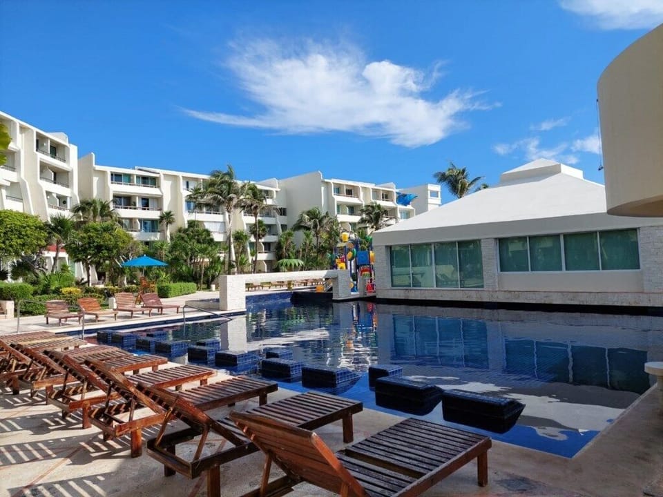 Pool(2)