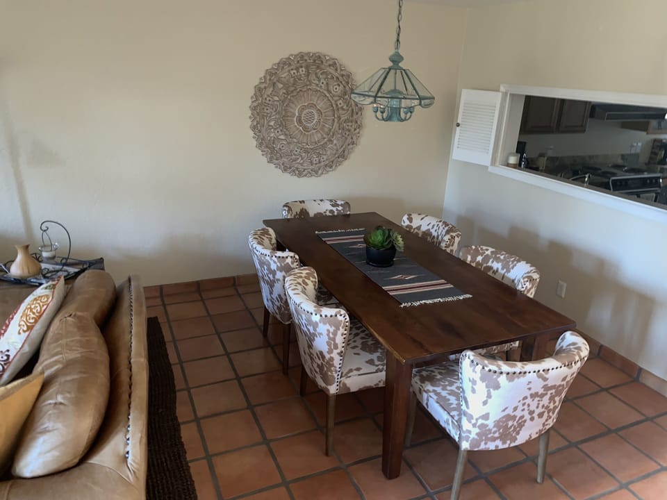 Dining room table