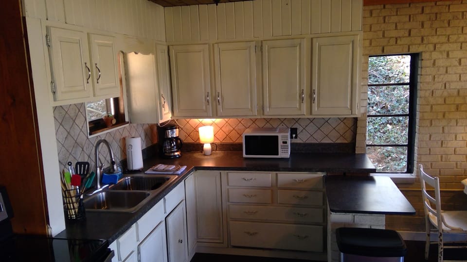 2018 New Kitchen, new appliances, new fixtures