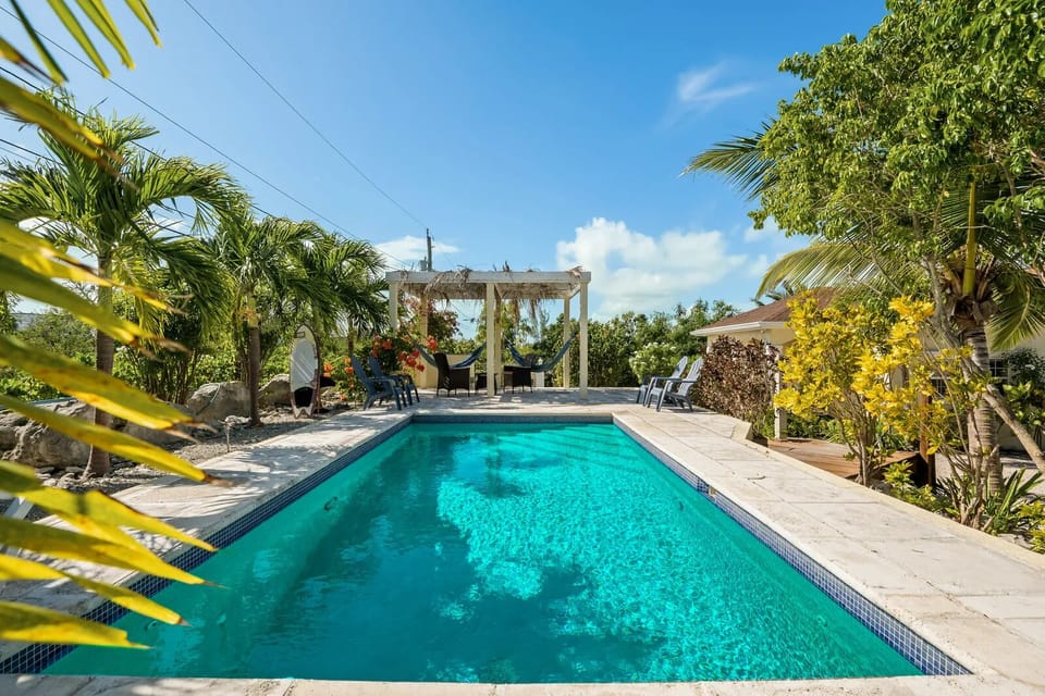Front facing view of pool.