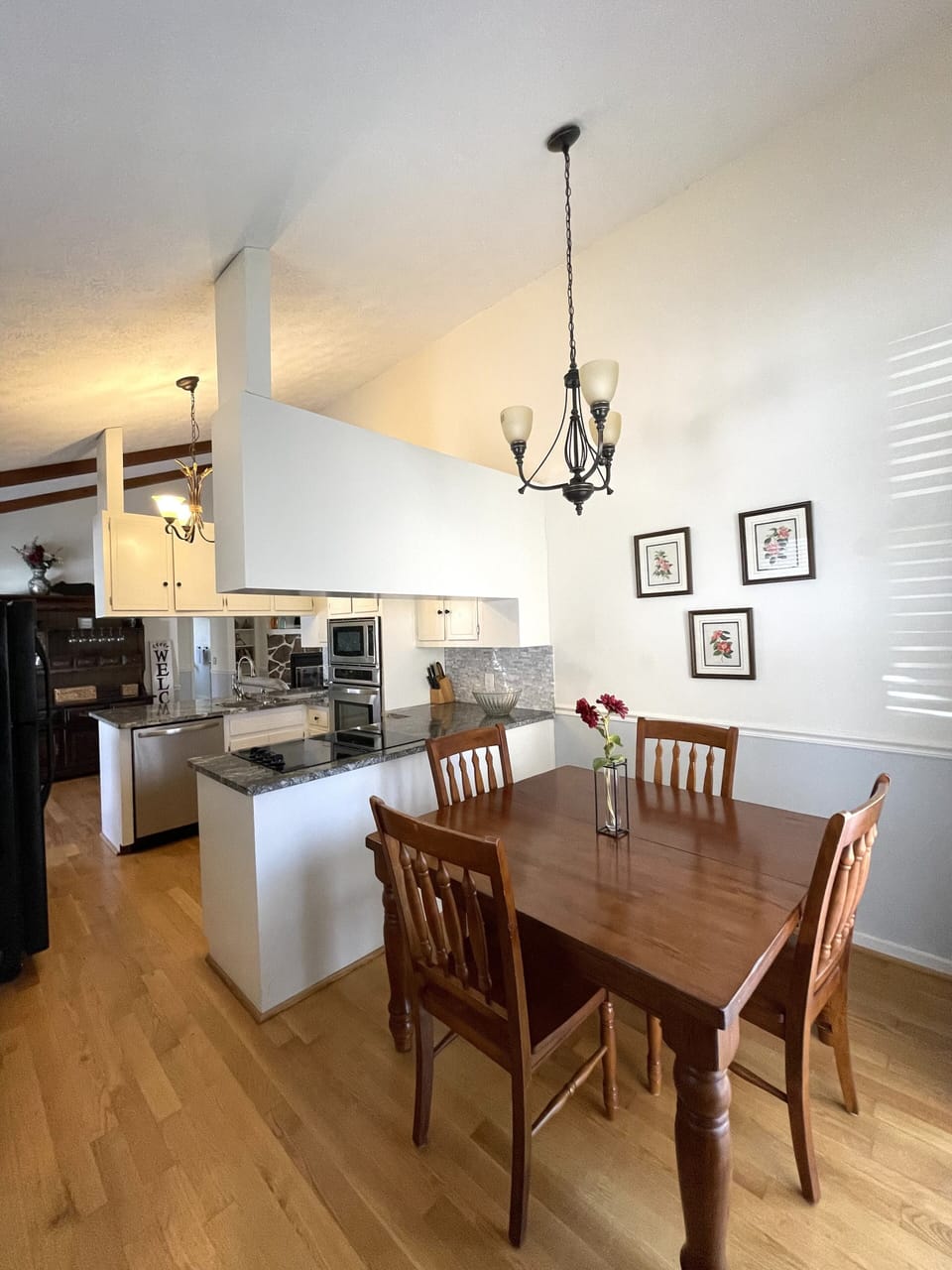 Breakfast Table in Kitchen Area