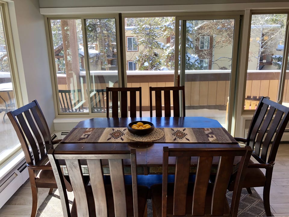 Dine with great friends and even greater views!