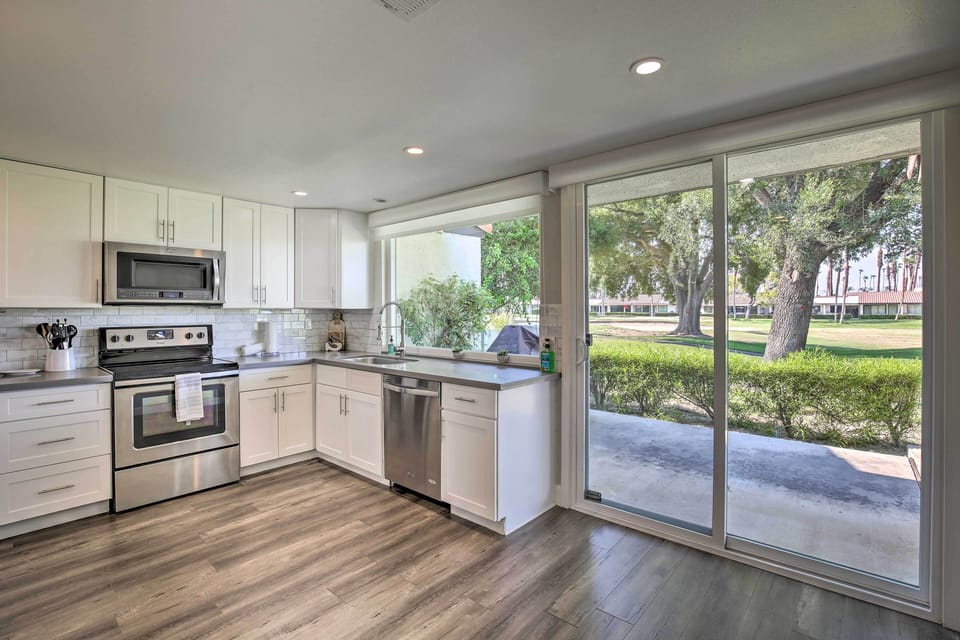 Kitchen | Cooking Basics | Coffee Maker | Paper Towels/Trash Bags Provided
