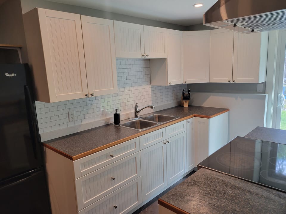 Kitchen, well stocked.