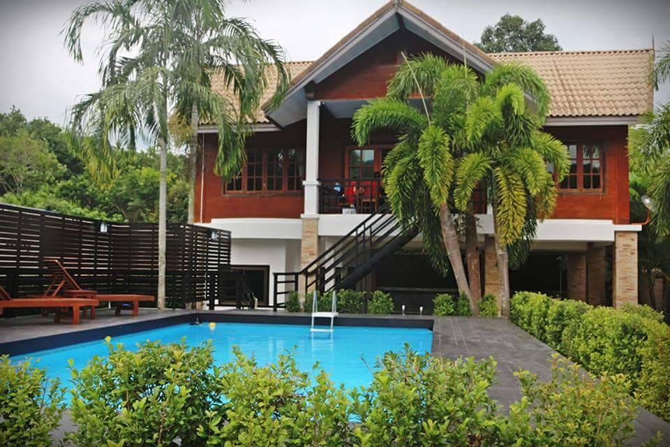 The house separated into 2 floors