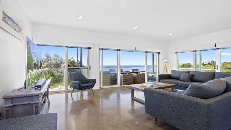 Catalina | Upstairs living area with water views | Underfloor heating