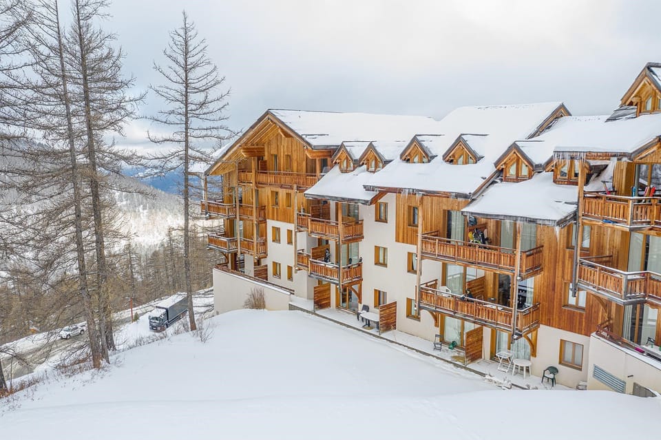 You will love to enjoy a relaxing vacation at this prime destination!