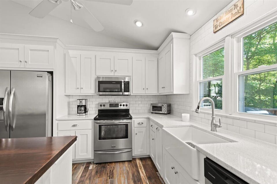 Beautifully updated kitchen with stainless steel appliances. 
