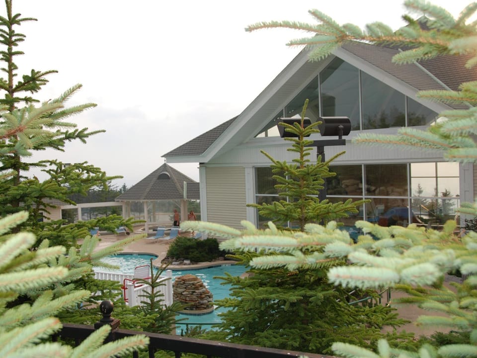 Swim and use Hot Tubs at Split Rock Pools at additional fee. Pick up the Fun Pass, it is so worth it!