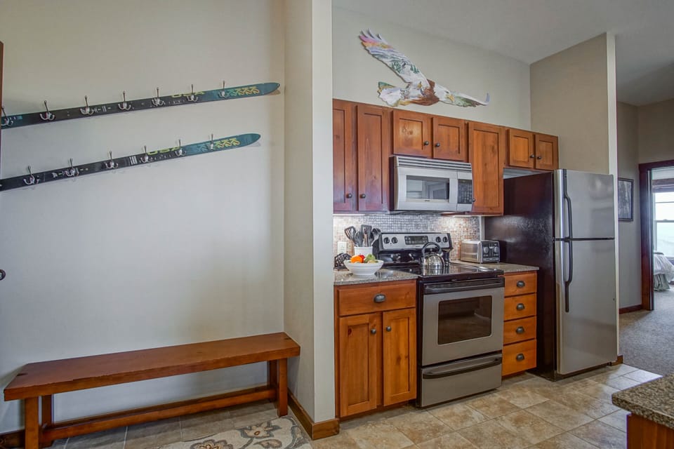 Here you can see the kitchen. There is a bench to set at to take your shoes off!