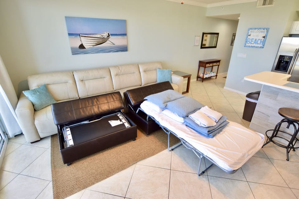 Destin West Gulfside #605: Ottoman Sleepers