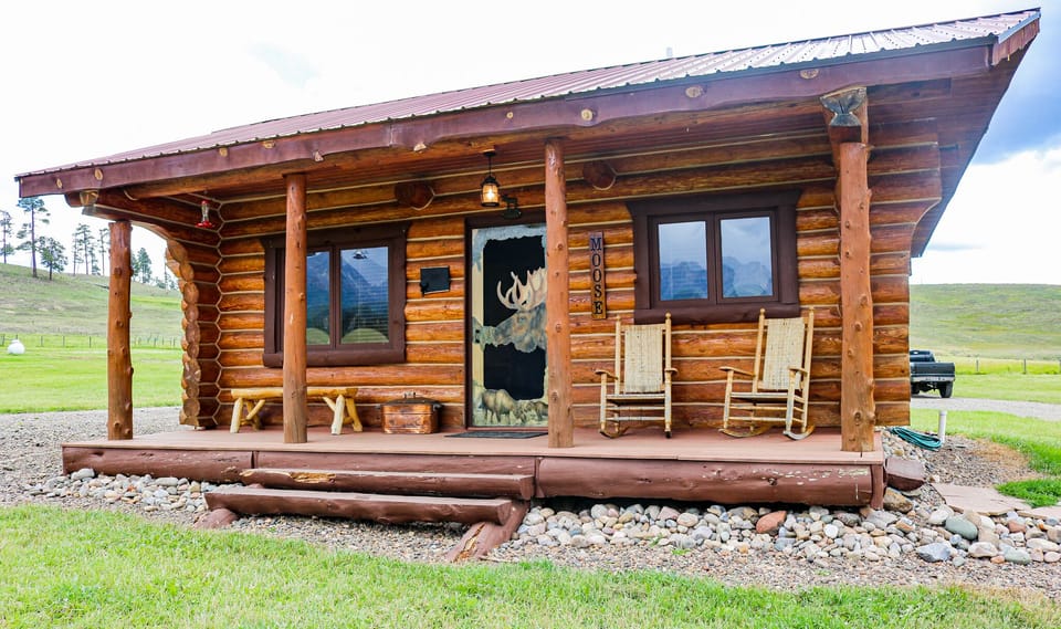 Front View of Moose Cabin!