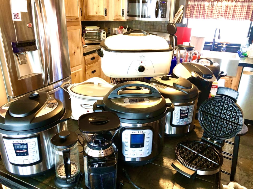 4- Instant Pots, waffle maker, turkey roaster, Burr Mill, 🍿Nutribullet Pro. Etc
