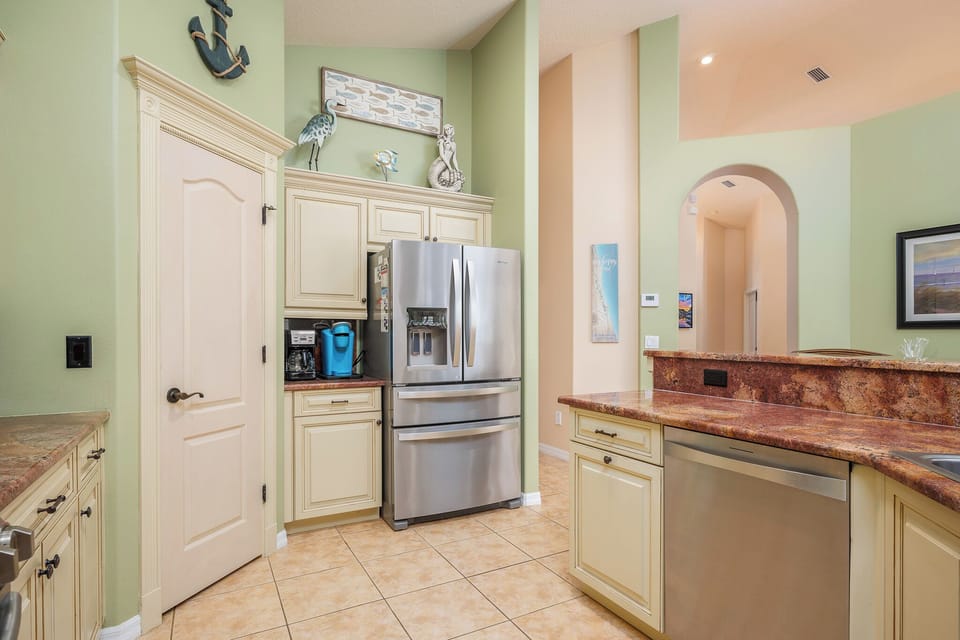Fully Equipped Kitchen with Stainless Steel Appliances