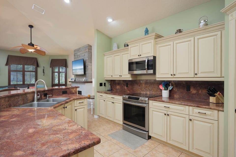 Fully Equipped Kitchen with Stainless Steel Appliances