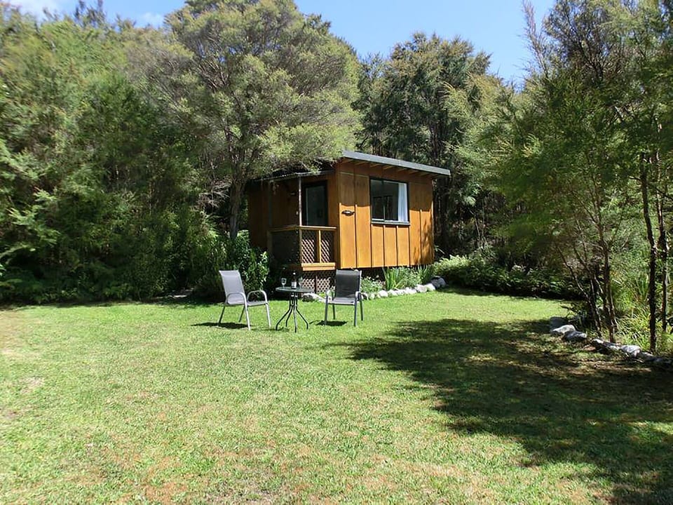 Tauhou wooden double Cabin nestled in the native bush 