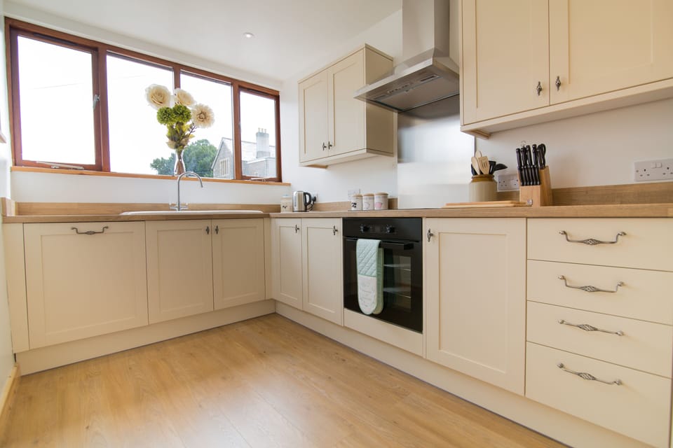 Large kitchen with dishwasher & fridge freezer.