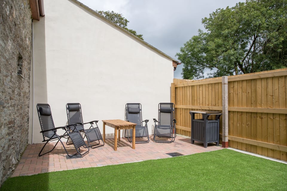 Enclosed back garden 