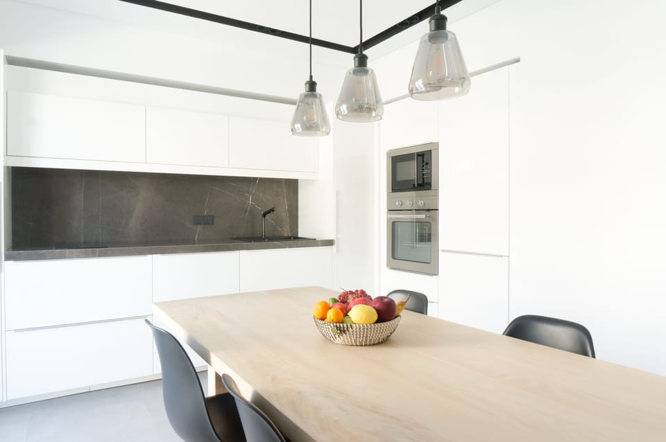 Dinning table and view to the kitchen 