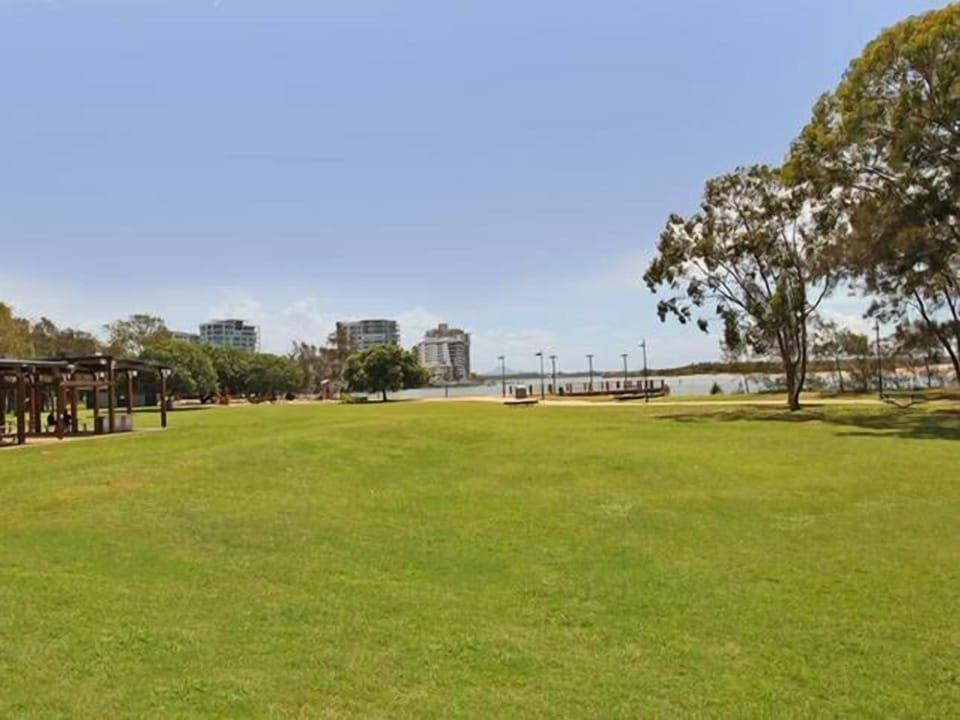 Barbucue Area and Park across road from Unit