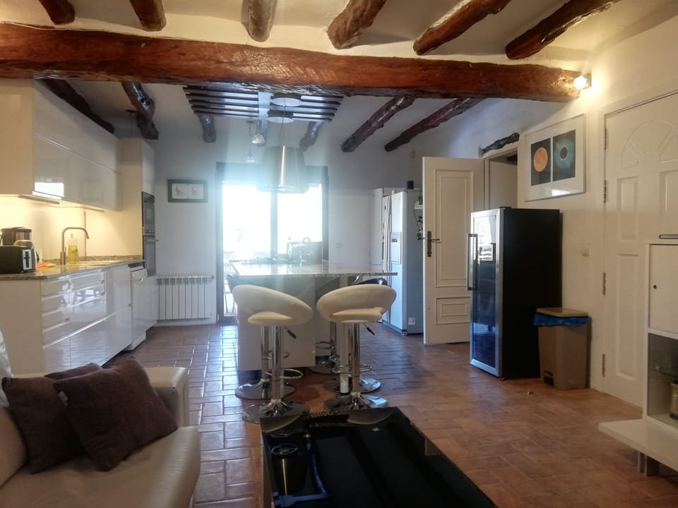 El-Figueral's kitchen with utility room