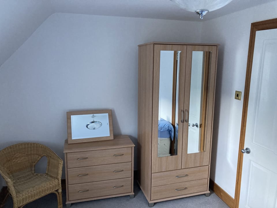 Twin bedroom