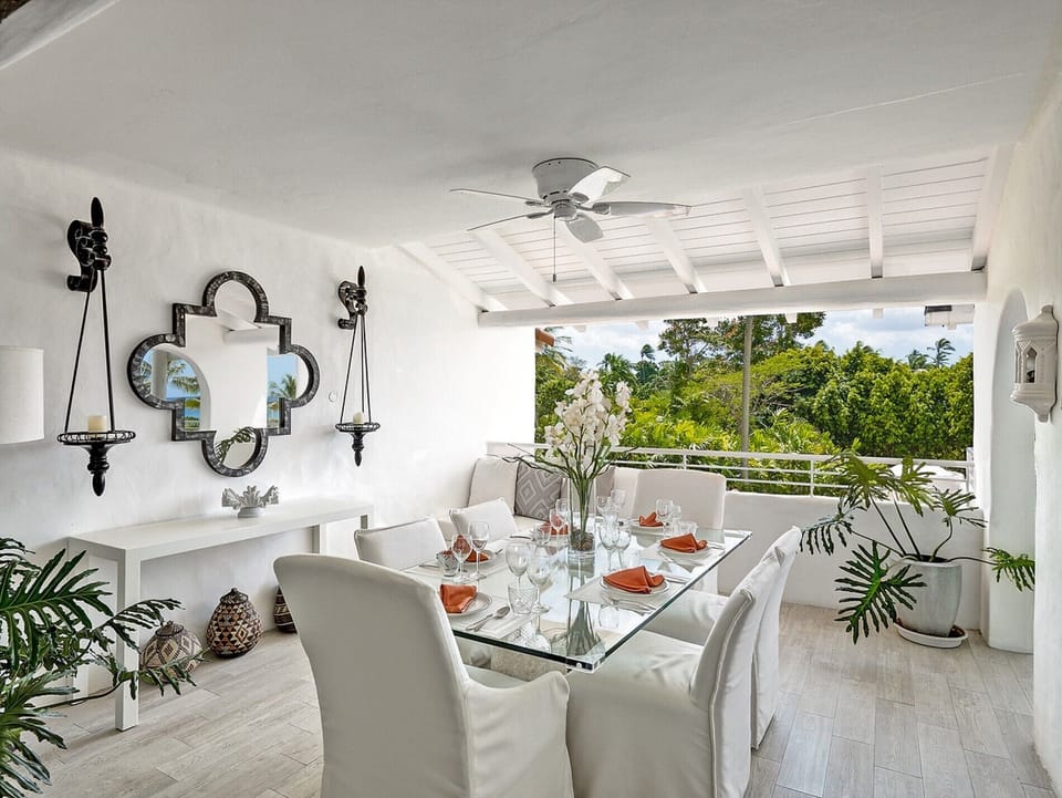 Beautiful open dining area with ocean views