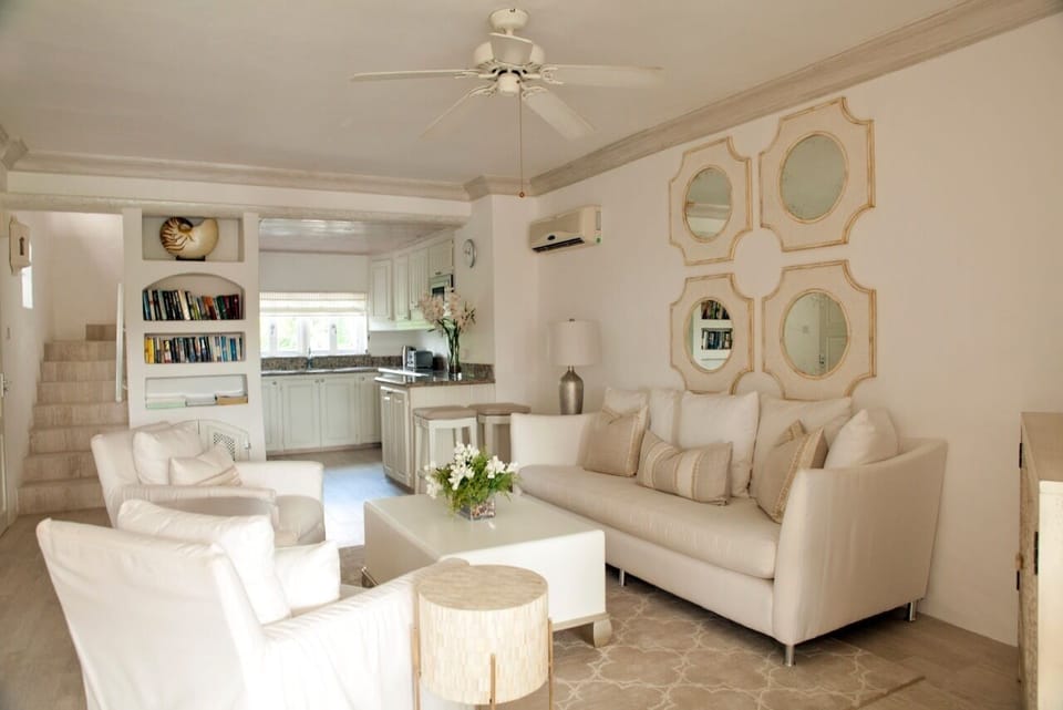 Open, spacious  plan  with 2500 sq ft of living space
