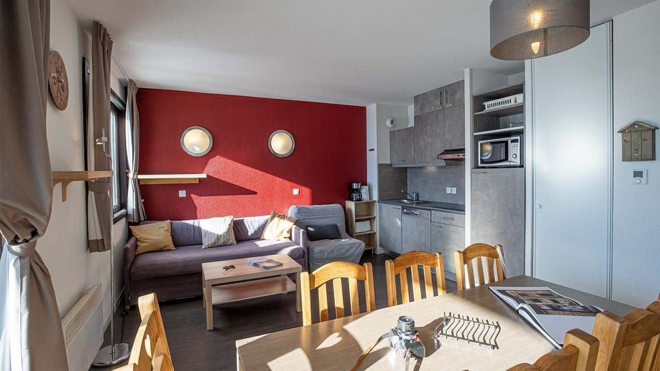 Tuck into a great meal in your dining area.