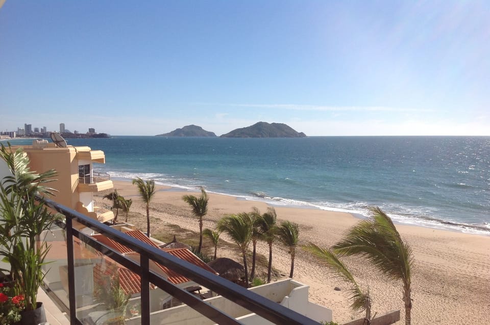Main balcony ocean view looking southwest - Centro.