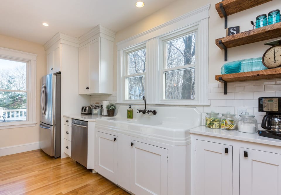 Designer kitchen w/SS Samsung Appliances. 32 dishes, glasses, utensils, etc.