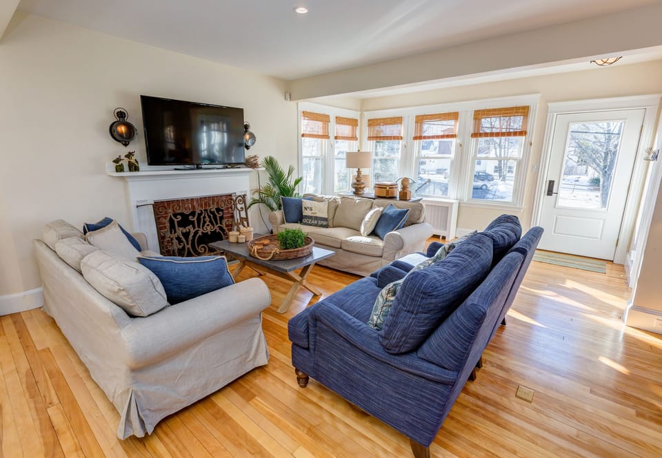 Sunny and cheerful open living area has plenty of comfy seating for large groups