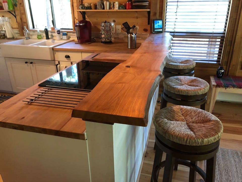 Second eating area for 3, with live edge counter top