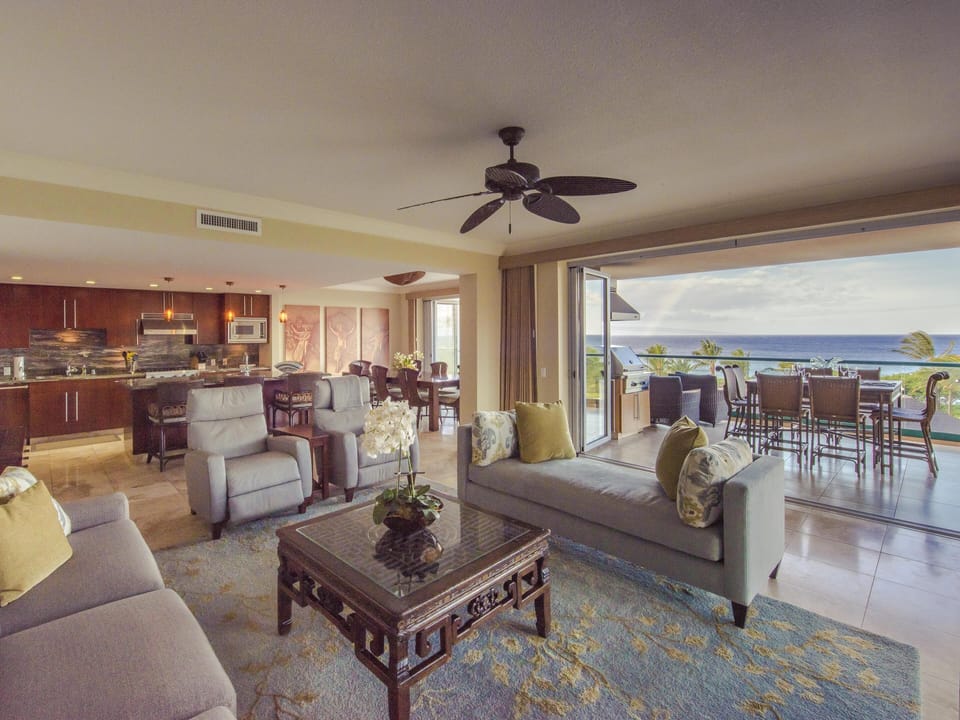 Family room looking out the nano doors to the ocean