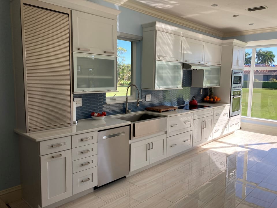 Large chefs kitchen Bosch appliances and all small appliances & large windows