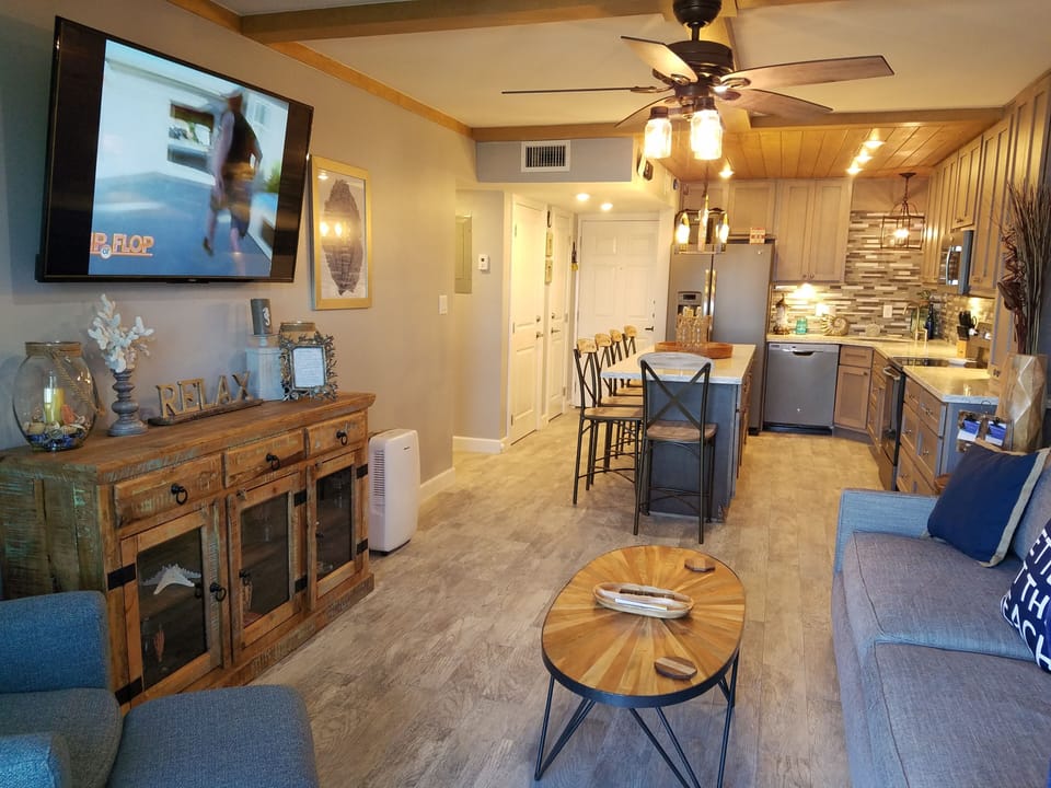 Fully updated Living room and Kitchen with a great view to the beach.